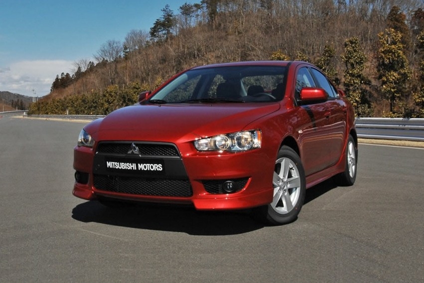 Mitsubishi  Lancer Седан класса C - фото 0